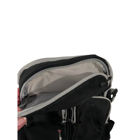 Swiss Tech Unisex 23 Liter Extreme Pocket Backpack - Picture 3 of 5